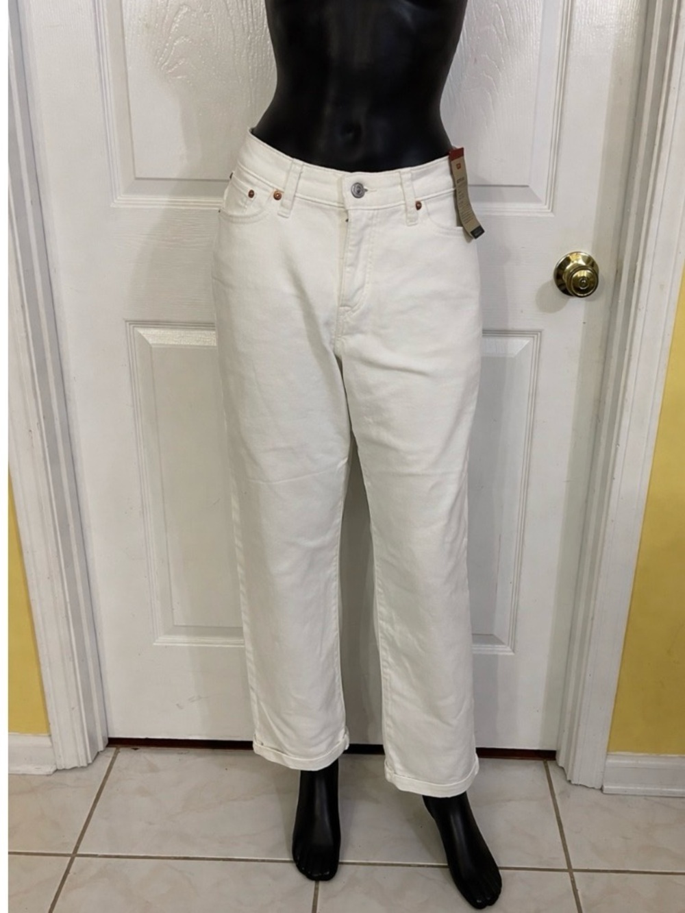 NWT Levi's Mid-Rise boyfriend zip up Jeans with tapered leg 16W